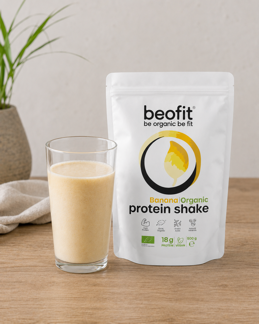 Beofit organic bio banana protein shake 500 g with a prepared shake in a glass
